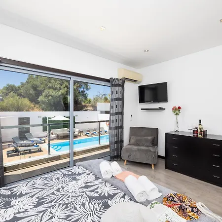 Clara Do Sol אסטוי